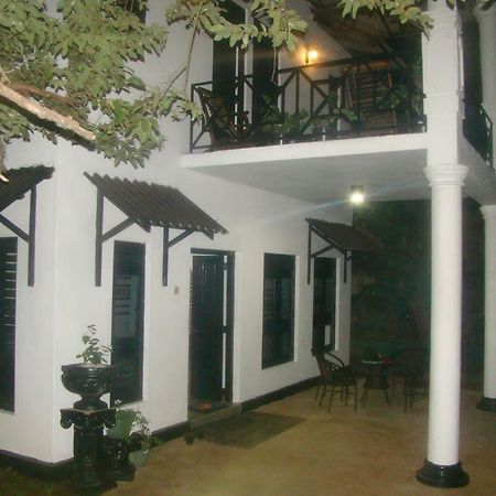 Hotel Sisilthera Anuradhapura Dış mekan fotoğraf