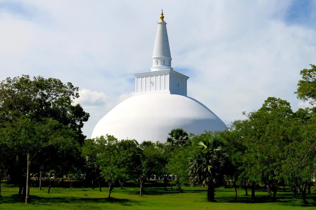 Hotel Sisilthera Anuradhapura Dış mekan fotoğraf