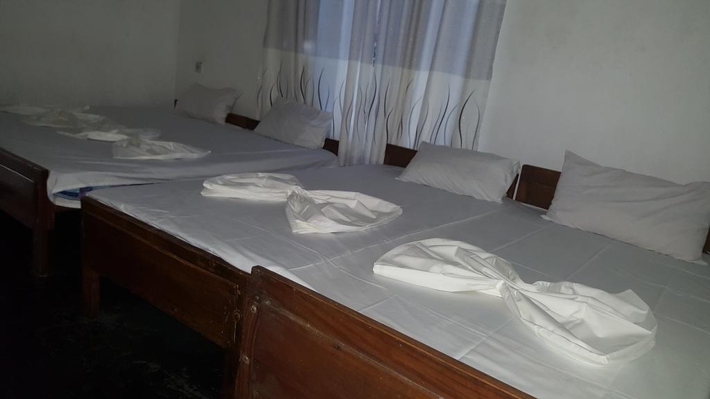 Hotel Sisilthera Anuradhapura Dış mekan fotoğraf