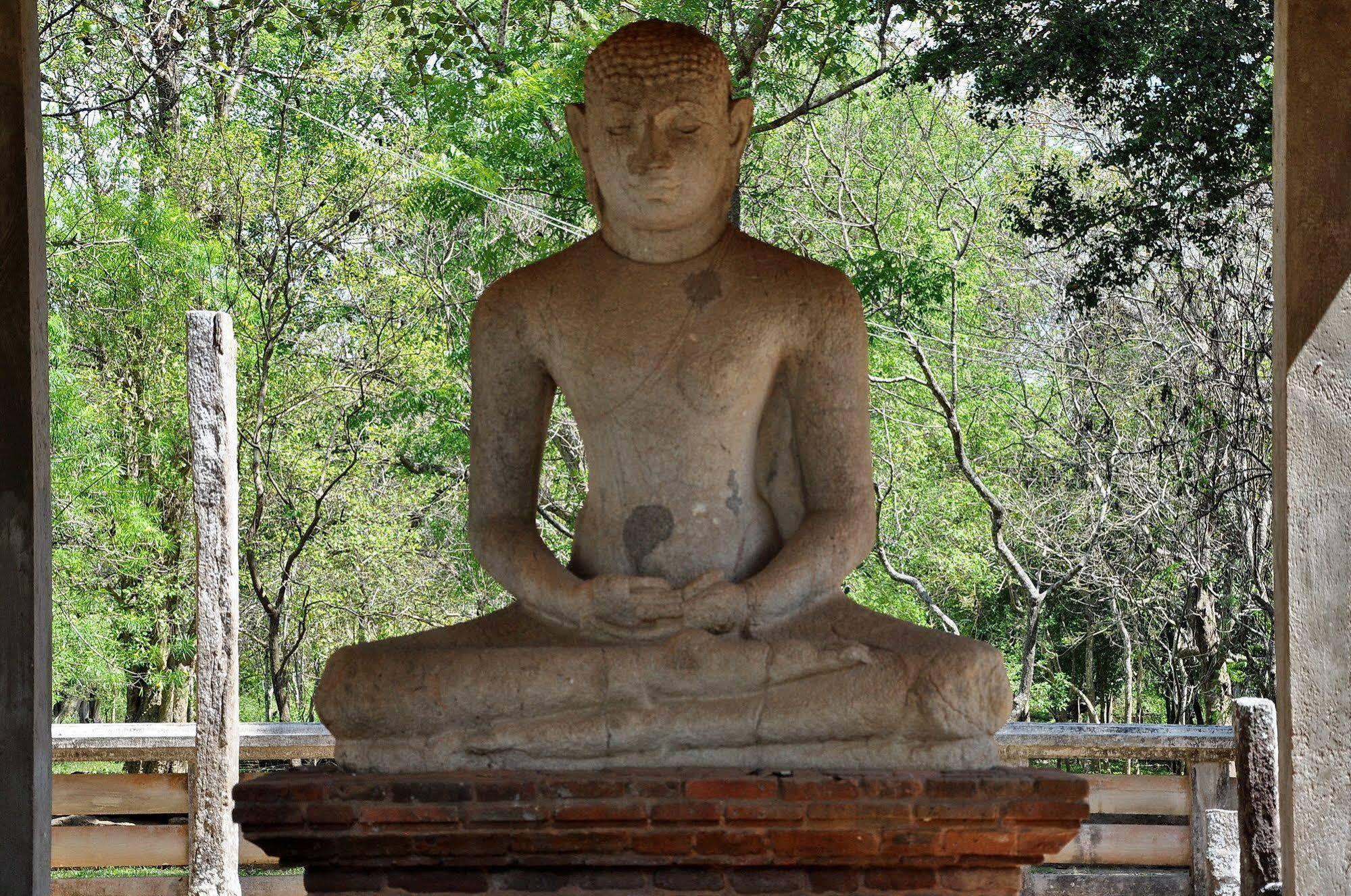 Hotel Sisilthera Anuradhapura Dış mekan fotoğraf