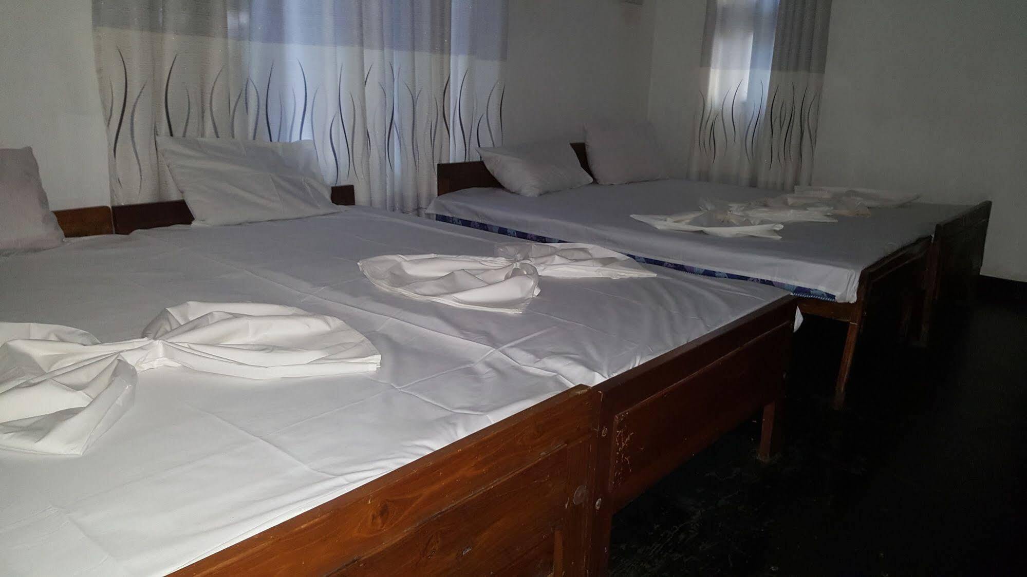 Hotel Sisilthera Anuradhapura Dış mekan fotoğraf