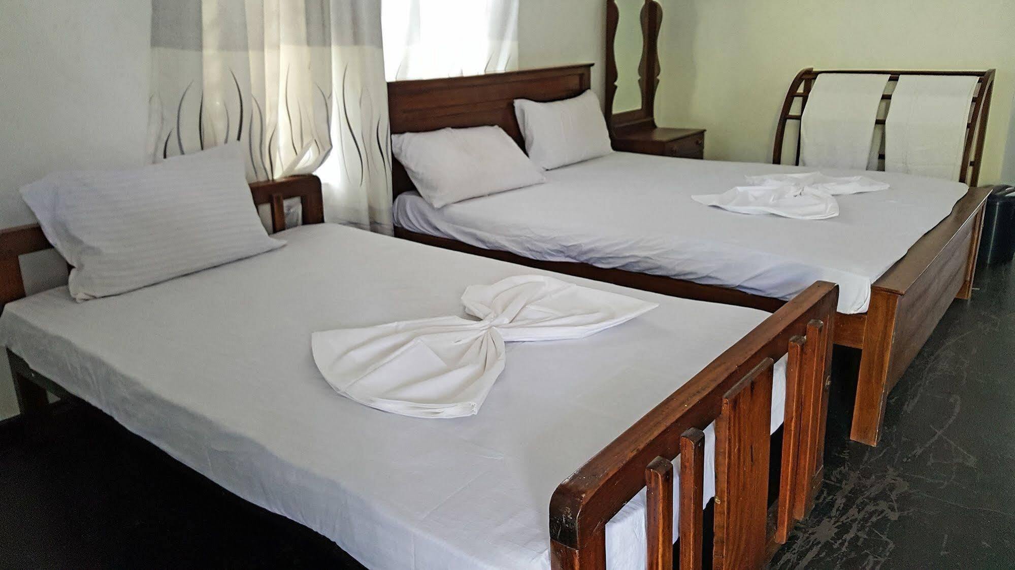 Hotel Sisilthera Anuradhapura Dış mekan fotoğraf